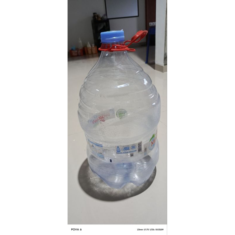 

Galon le minerale kosongan 15 liter kondisi sekali pakai bersih