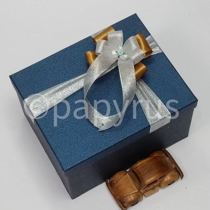 

PAPYRUS 20x25 Tinggi 15cm Kotak Kado Gift Box Hadiah V3