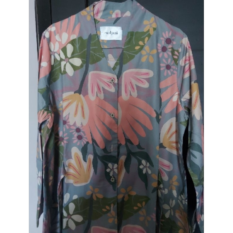 Atasan Nadjani Preloved