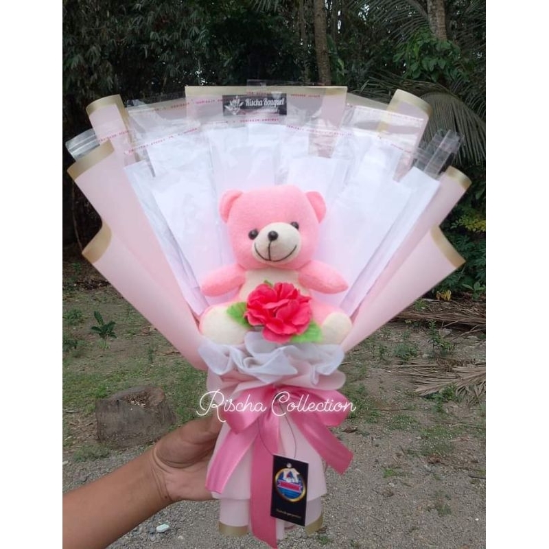 buket uang kosong dengan boneka