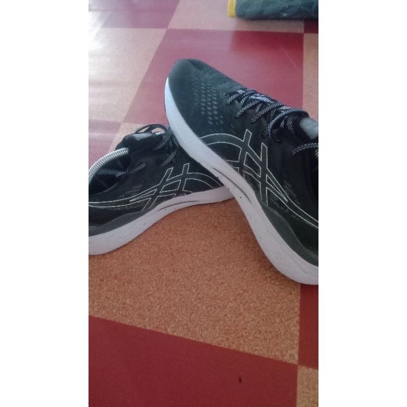 Sepatu Asics gel-kayano 28