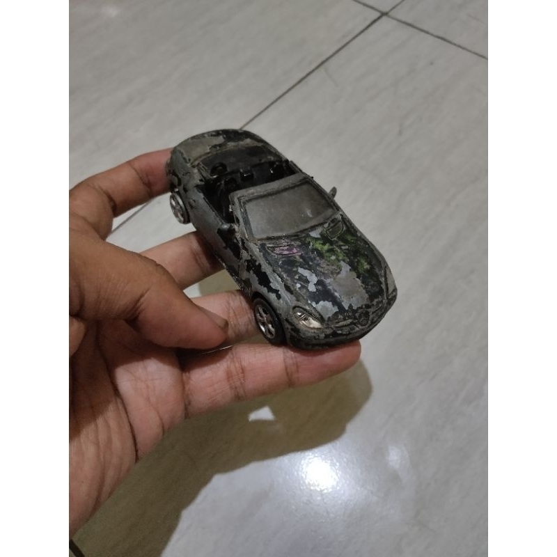 Diecast Welly Mercedes-Benz SLK 350. Kondisi Minus, Bahan Costum