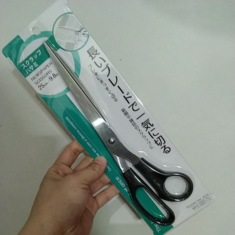 

DAISO Gunting Panjang 25 cm Gunting koran newspaper scissors