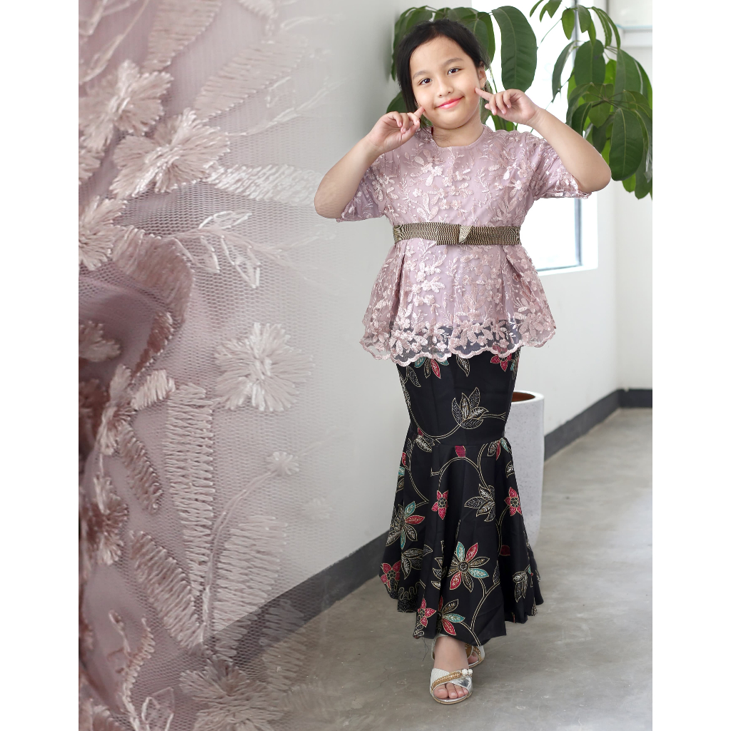 SETELAN KEBAYA ANAK PEREMPUAN Kebaya Brukat Tile Anak Rok Panjang/Kebaya AnakTanggung/Kebaya modern