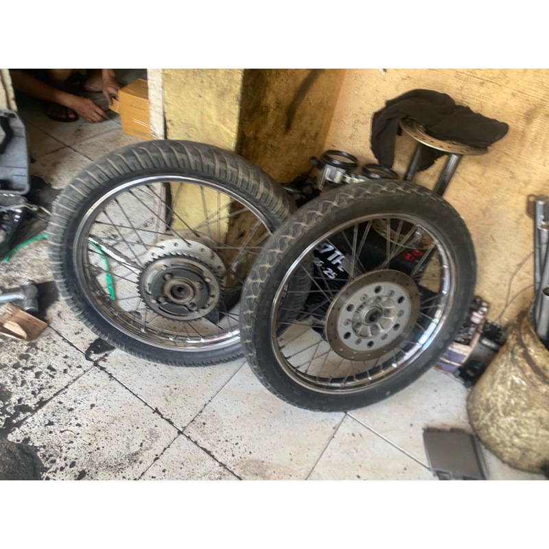 velg set megapro original ring 18 cabutan motor sepasang