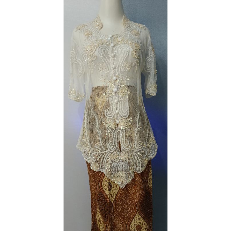 kebaya putih lengan pendek