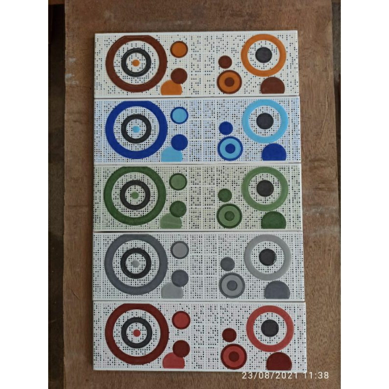 List keramik / list keramik uk 8x25 / list keramik estetik / list keramik dinding