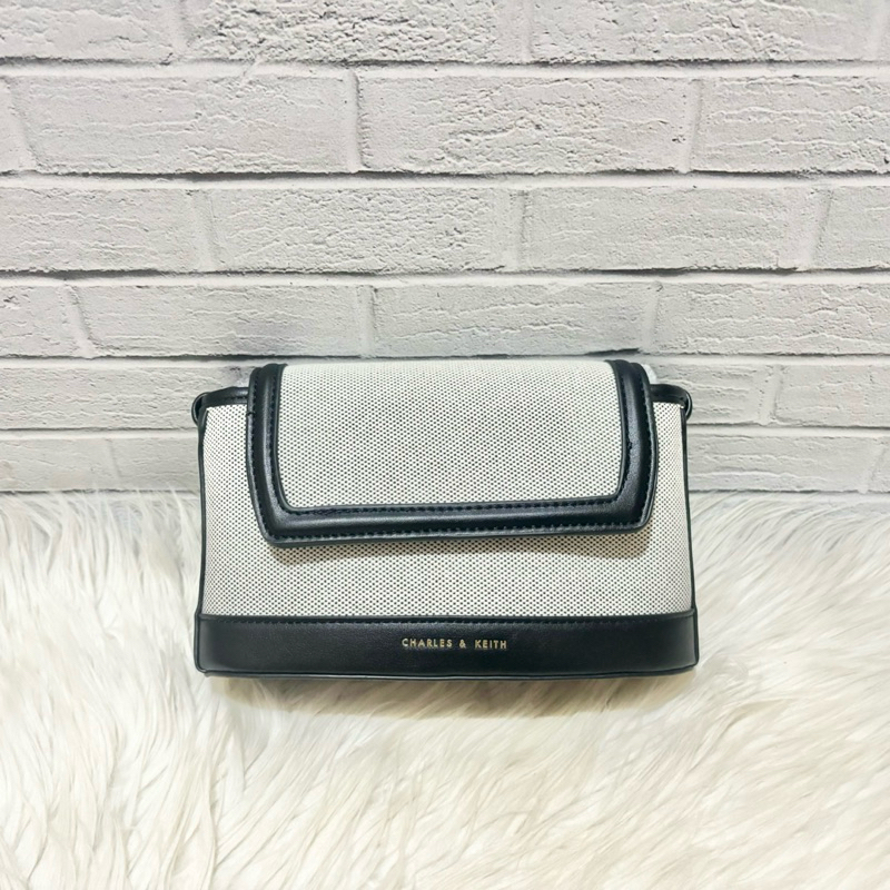 CHARLES & KEITH SLING BAG (WHITE BLACK)