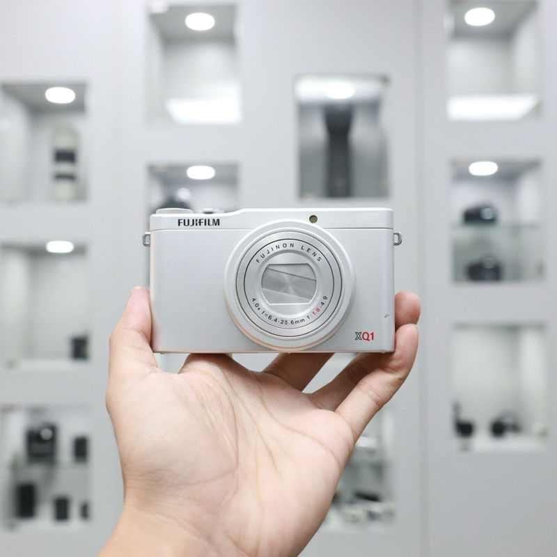 Fujifilm XQ1 Digital Camera Silver Rare Item
