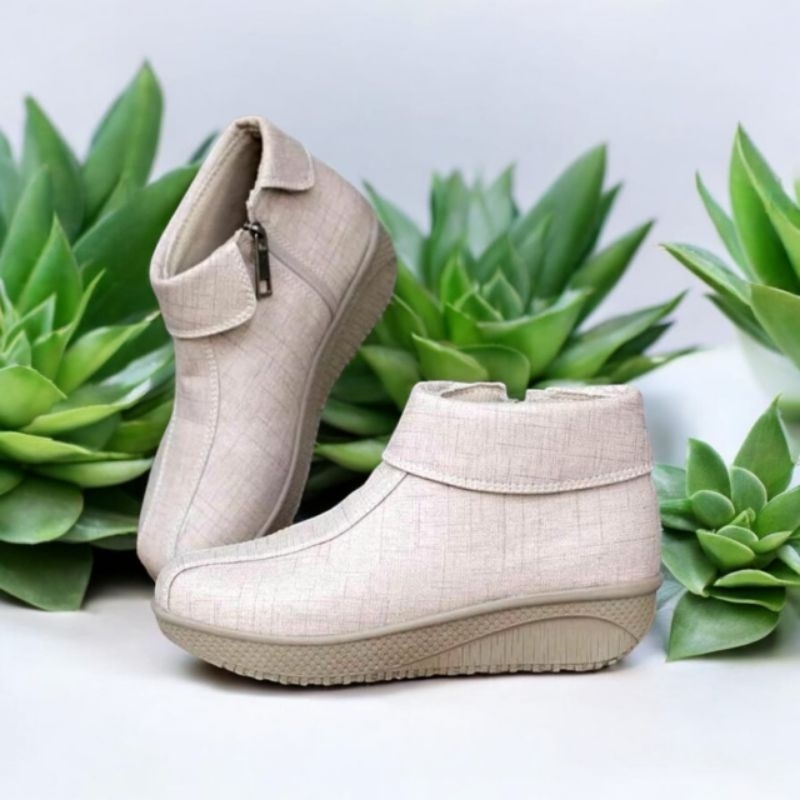 LRC523 Sepatu boots Cewe Sepatu Boots Wanita Korea Sepatu Kerja Wanita Shoes by.mfai