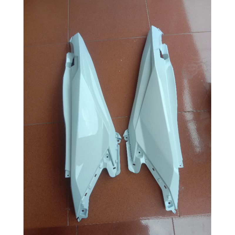 COVER BODY BELAKANG VARIO LED 125 150 NEW BODY HONDA VARIO LED 125 150 NEW PUTIH