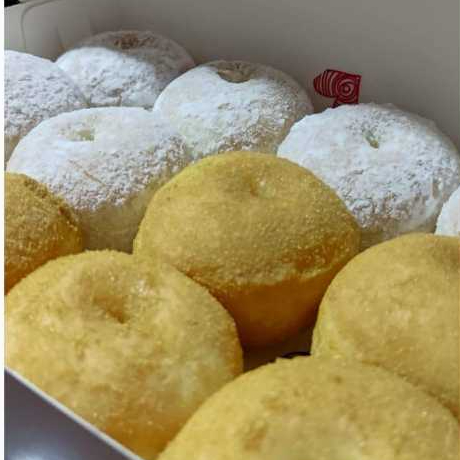 

DONAT SUSU JADUL TOPPING GULA HALUS PALM SUGAR