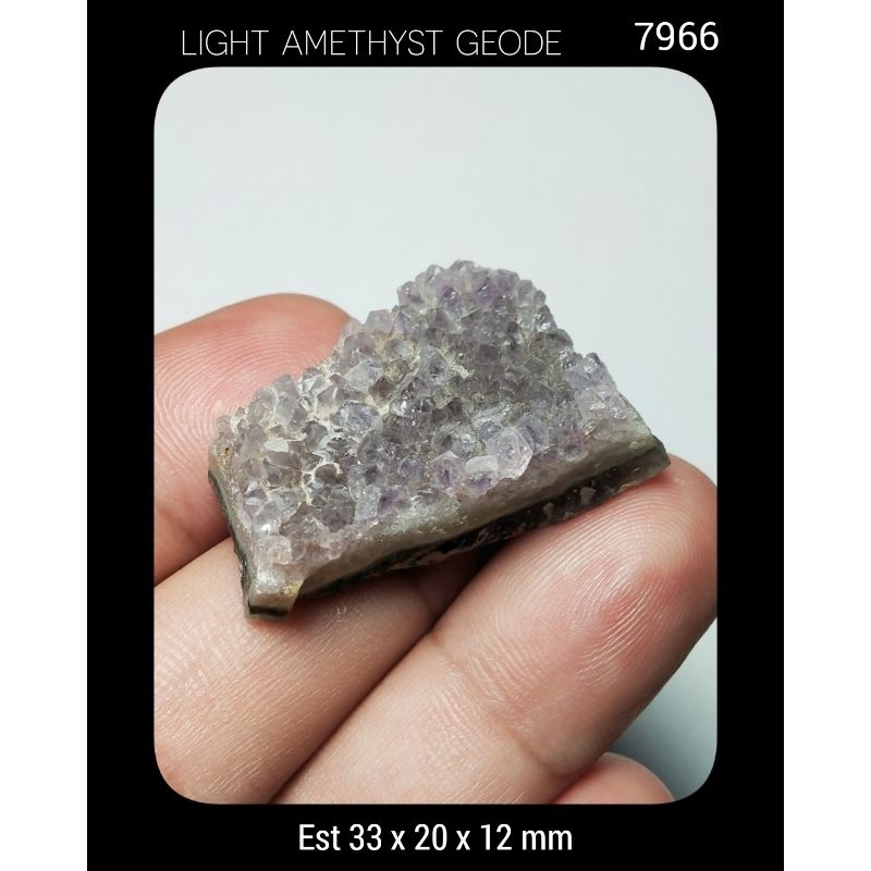 7966 Batu Light Amethyst Geode