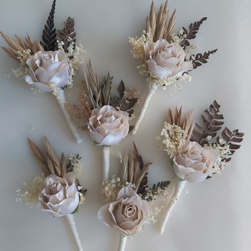corsage/putih tulang/bunga jas/sumdok/wedding/bros kain/bros panitya/bros