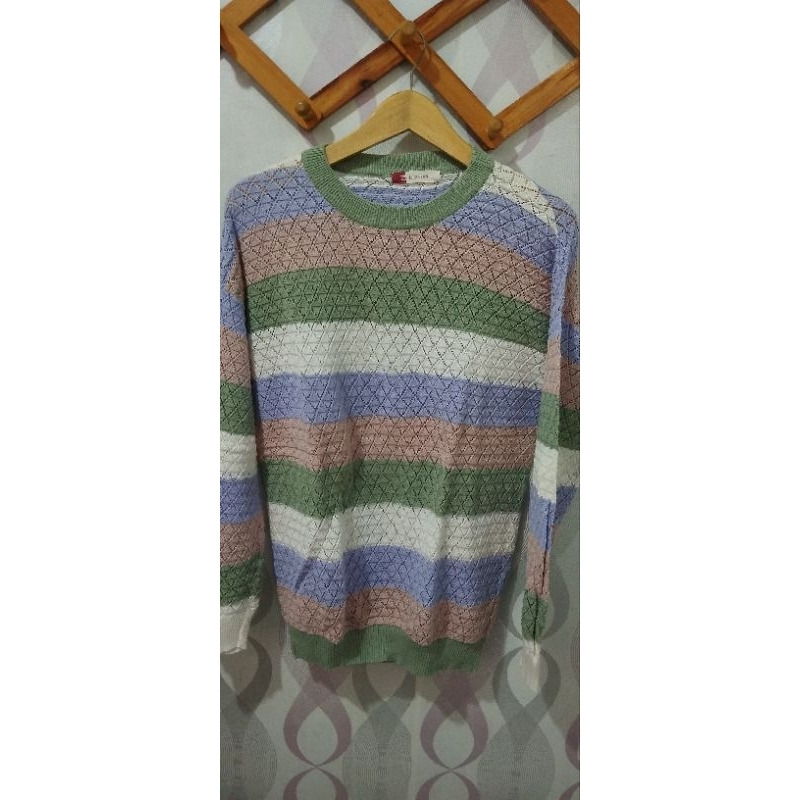 Sweater rajut warna warni