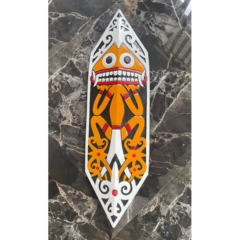 perisai dayak / tameng dayak kalimantan barat