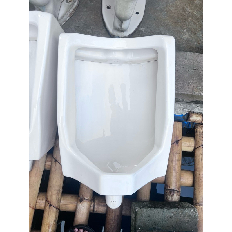 urinoir merk toto tempat kencing pria u57