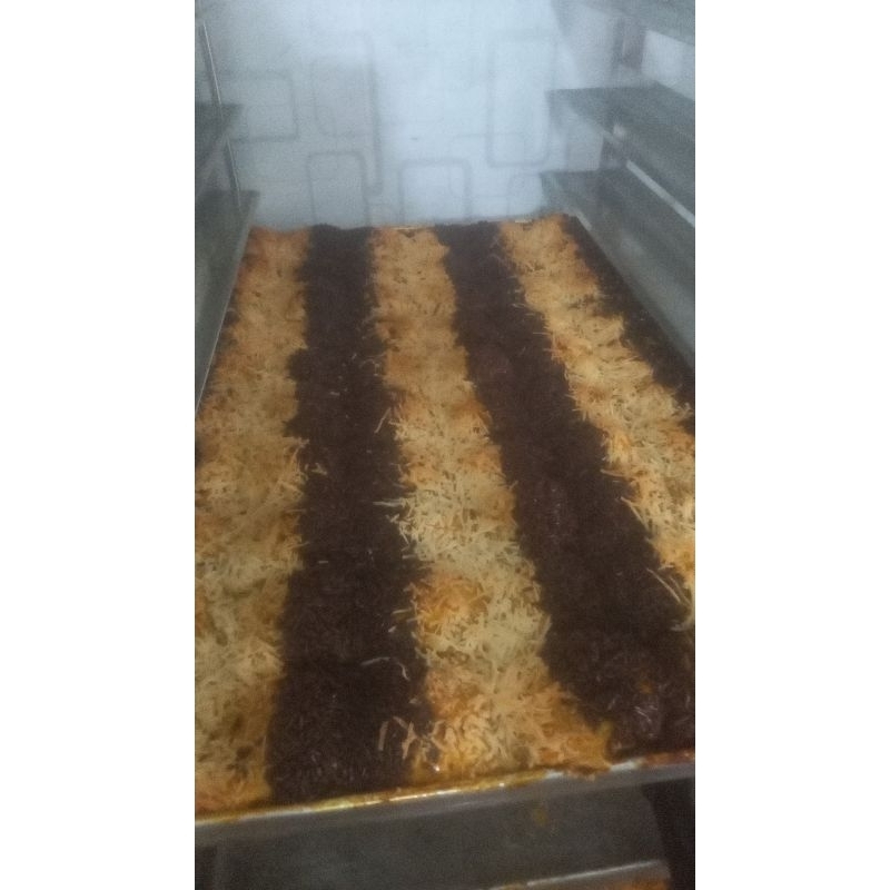 

Bolen pisang keju coklat isi 6 (premium)