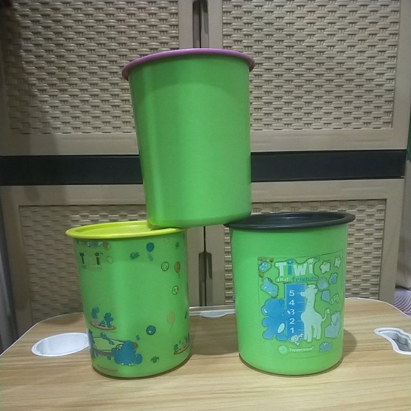 toples karakter Tupperware second murah