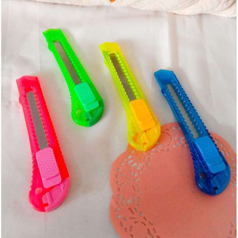 

Pisau cutter Montana