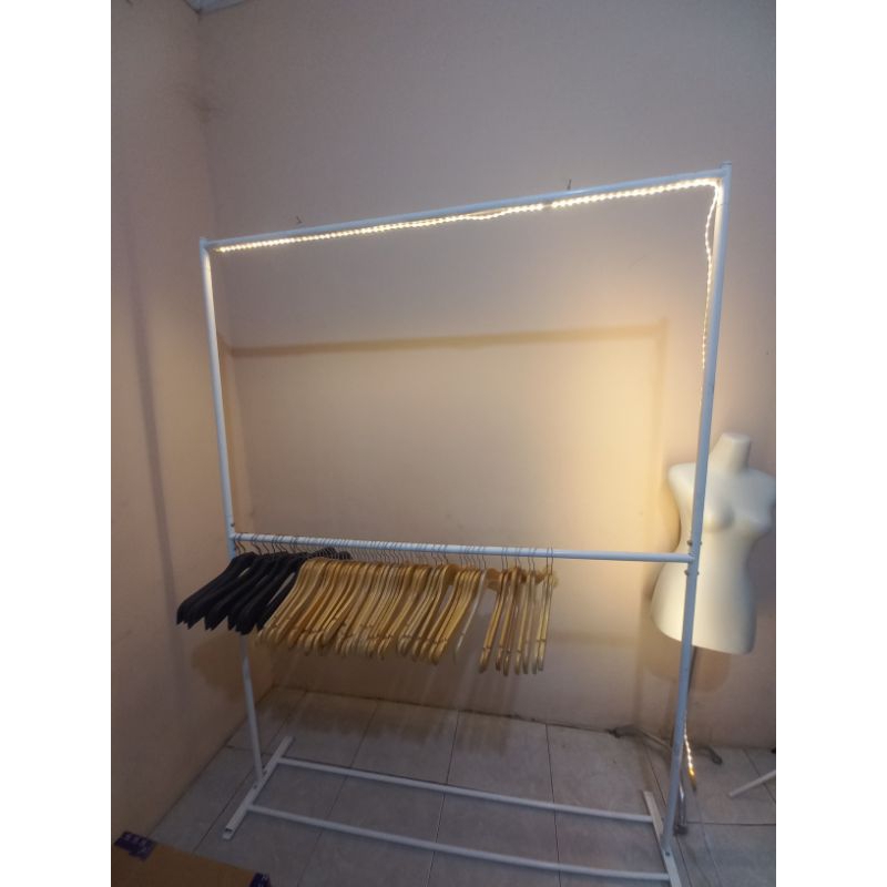 gantungan rak baju+ patung manekin