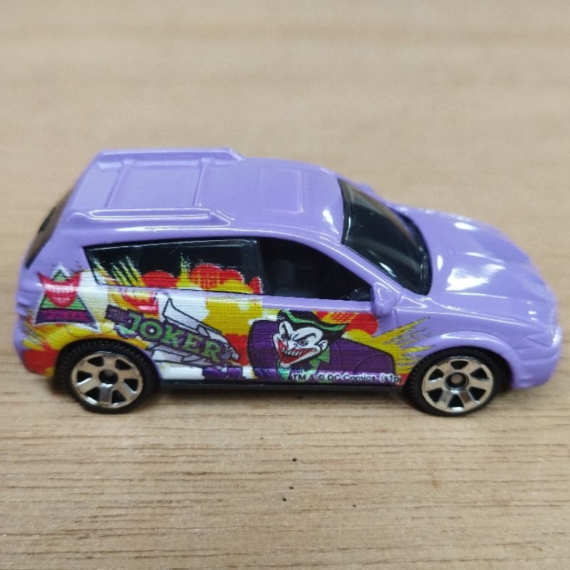 Matchbox 1/64 Pontiac Vibe The Joker Batman Gift Set