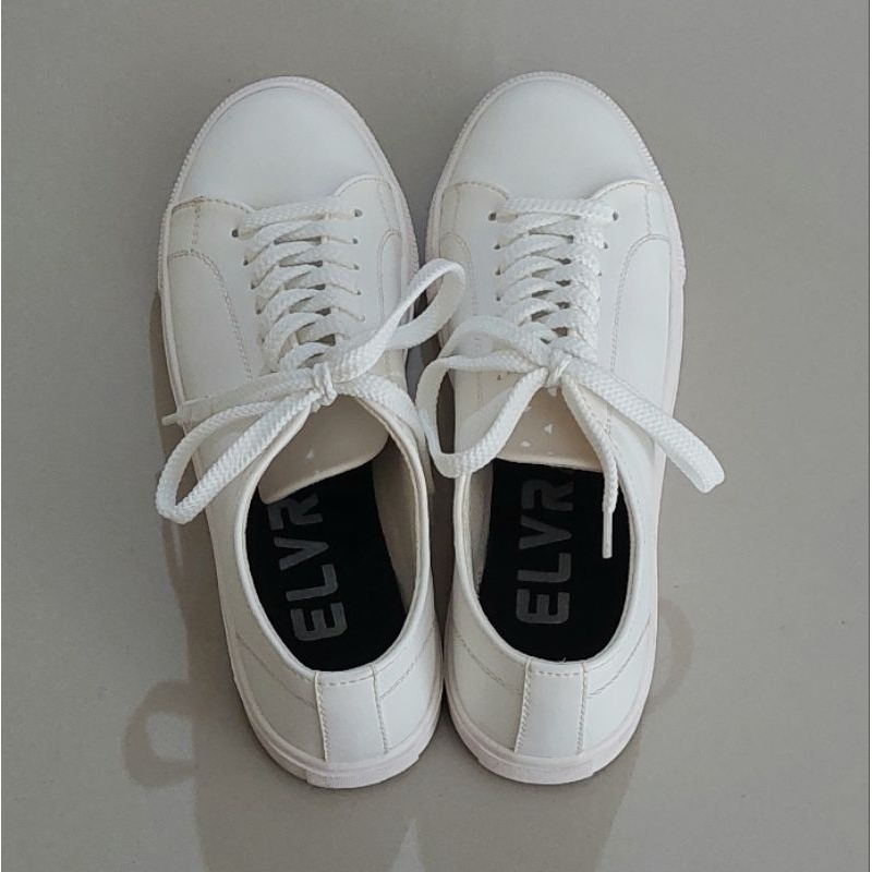 Elvra Sepatu Sneakers Wanita Putih Casual