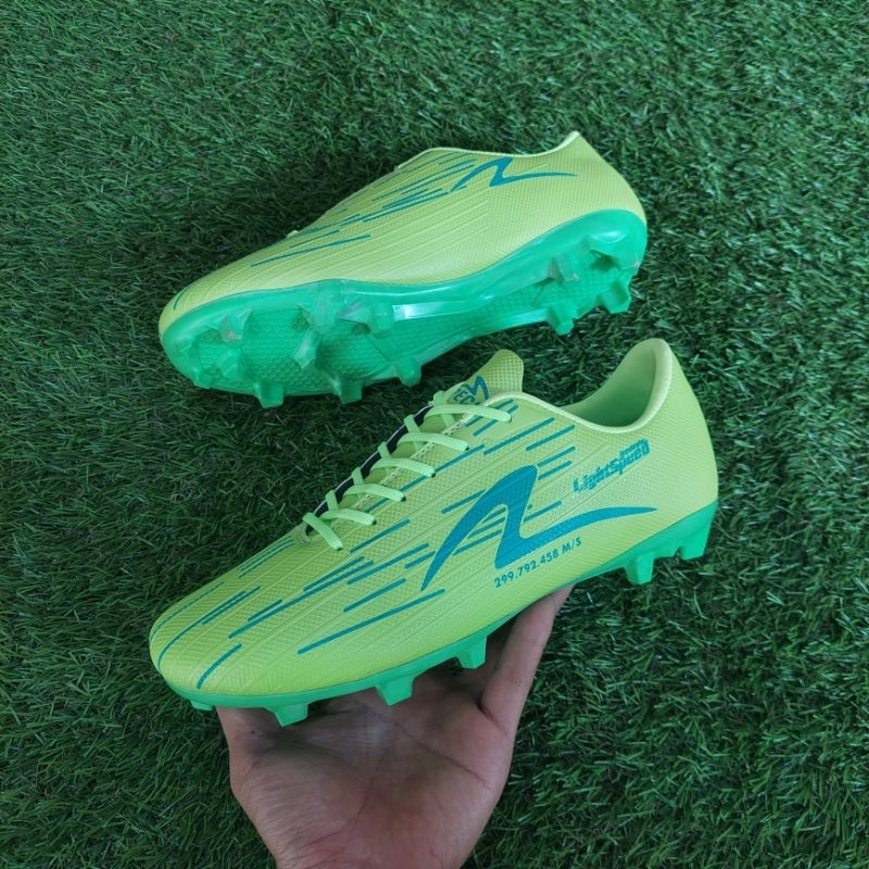 Sepatu bola spec terbaru. Sepatu bola murah