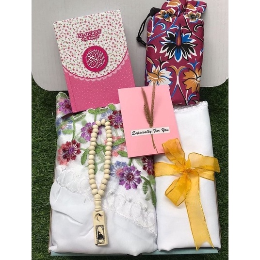 Hot Limited  Paket Alat SholatPaket Alat sholat cewekHamper alat sholatkado wisudaKado Ulang tahunka