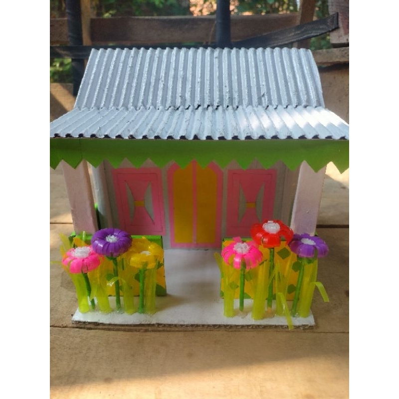 

kerajinan rumah kardus Betawi/prakarya sekolah