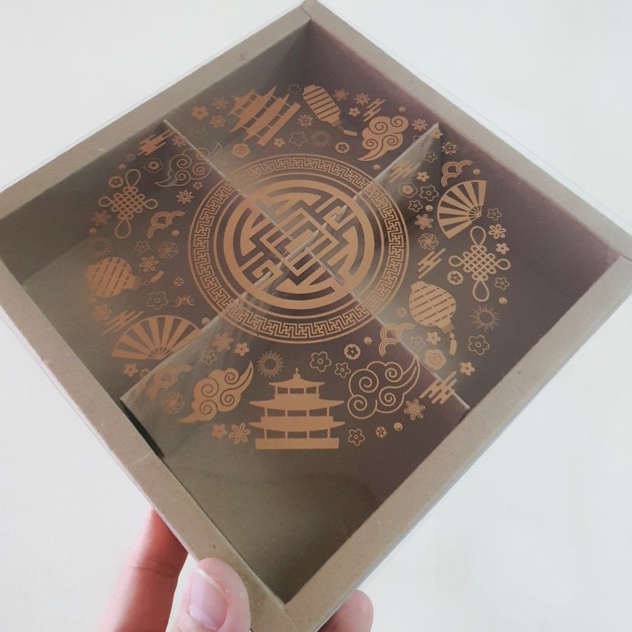 

10 pcs box mika imlek kemasan cookies sekat 4 ukuran 8x8x5cm warna cokelat chinese new year
