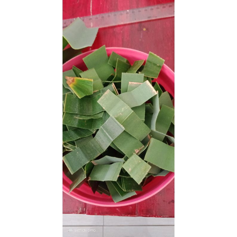 

DAUN PANDAN WANGI KERING REMPAH HERBAL 100 gram
