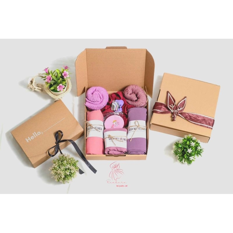 

HAMPERS HIJAB/GIFT BOX/IDE KADO