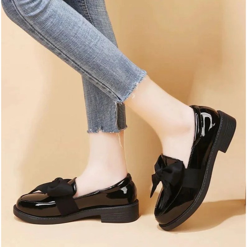 SEPATU WANITA HITAM GLOSSY DOCKMART PANTOFEL PITA BESAR PREMIUM FASHION KOREAN STYLE LOAFER SEPATU K