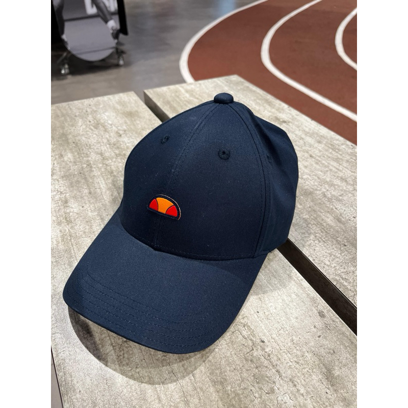 CAP ELLESSE