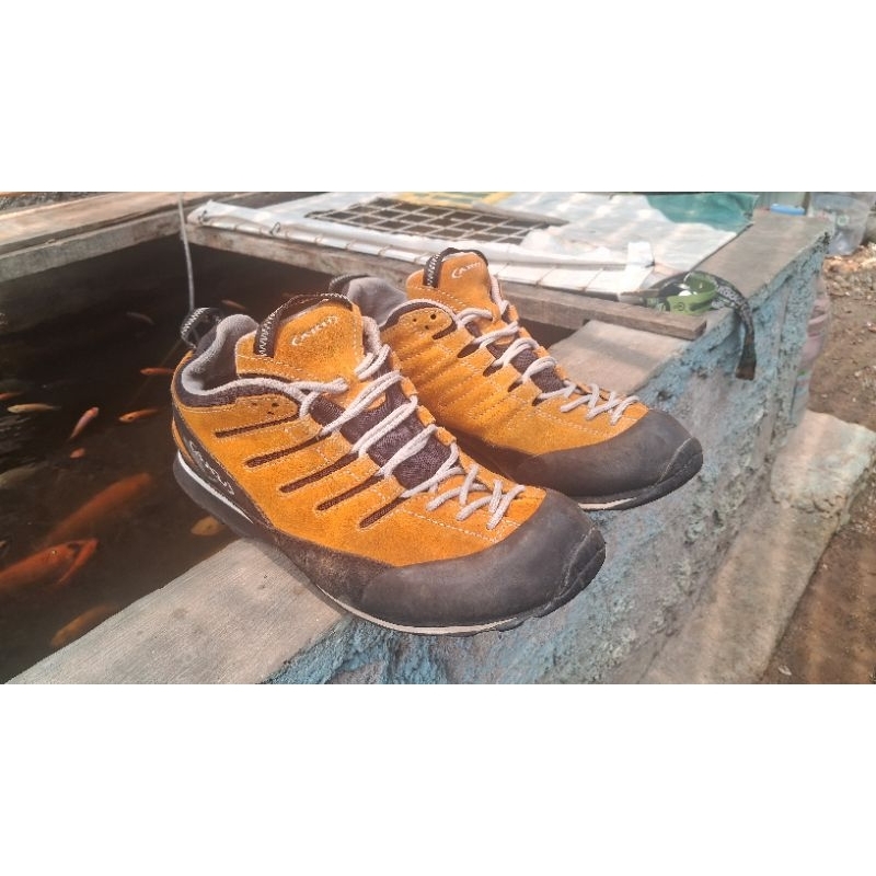 SEPATU GUNUNG CASUAL AKU SUEDE VIBRAM 42 42,5 27,5CM UNISEX PRELOVED 2ND