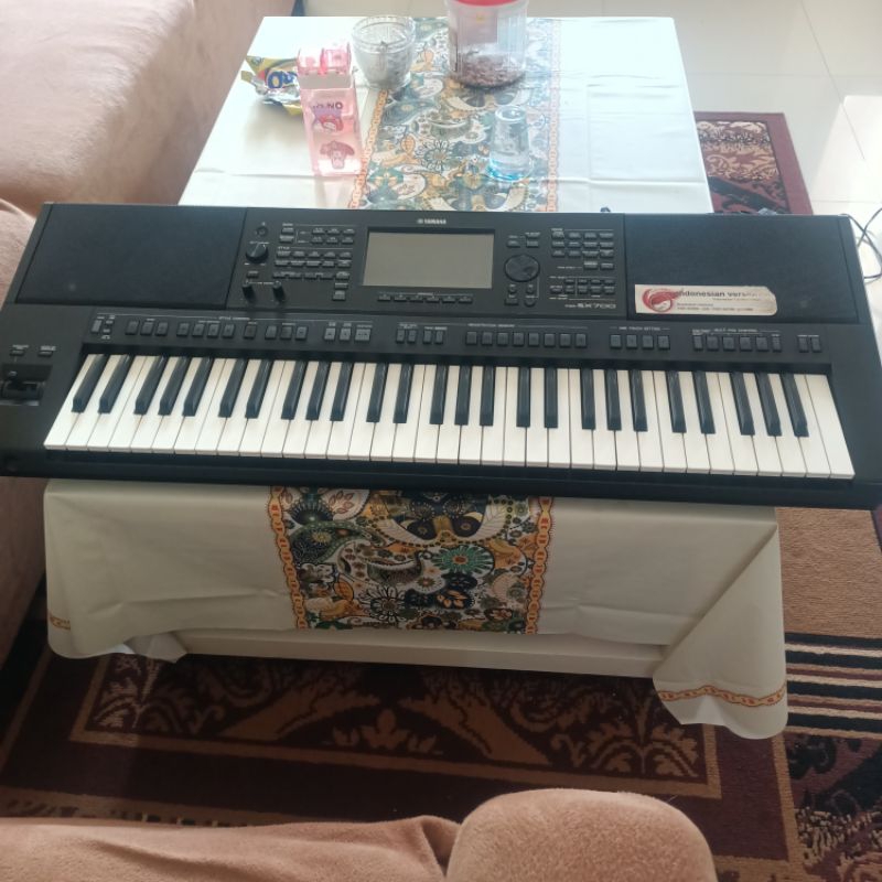 Yamaha PSR - SX 700 bekas