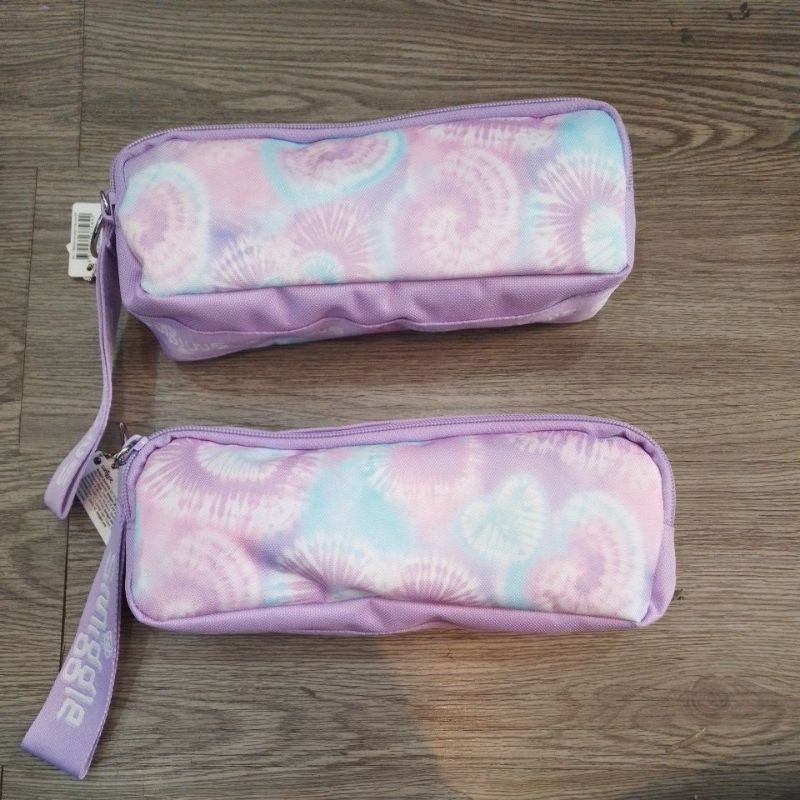 

Tempat Pensil Smiggle Oblong I Heart