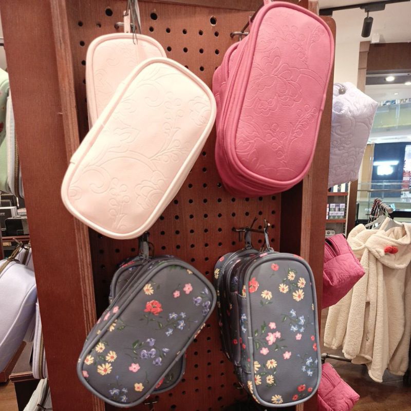 

Typo Stationary Tempat Wadah Pensil Alat Tulis Leather Kulit Sintetis NEW ARRIVAL Motif Bunga Unik