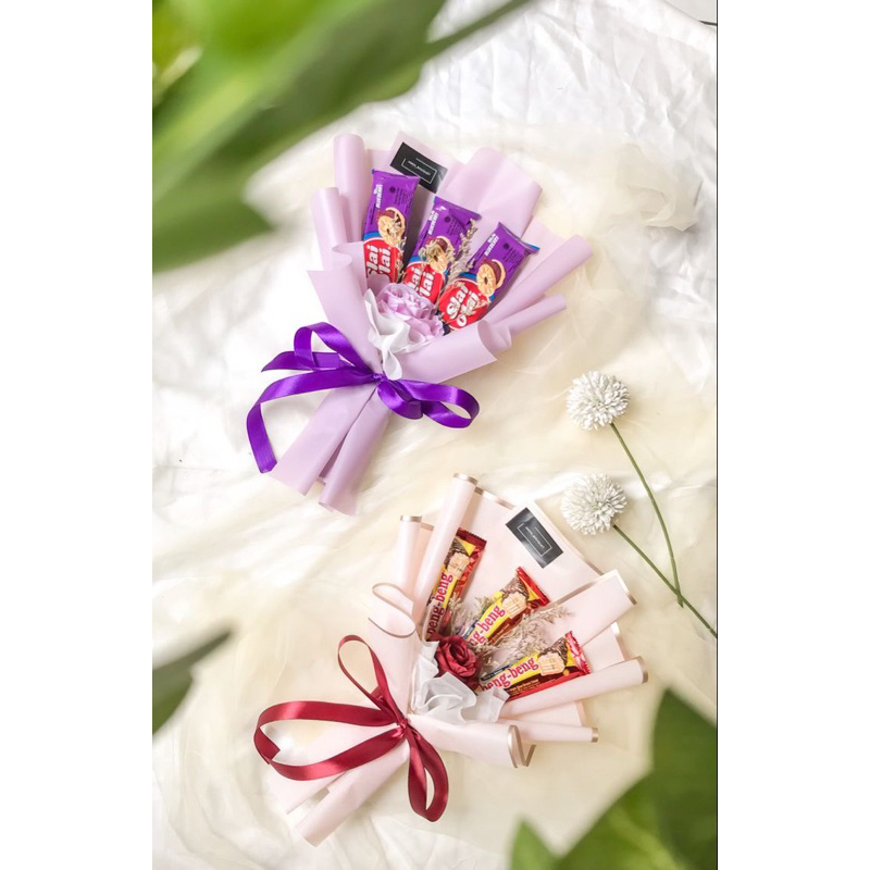

buket murah meriah isi snack dan bunga cocok untuk kado hadiah