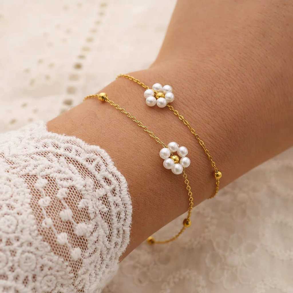 Gelang Tangan Titanium Wanita Korea Model Bunga Putih/Gelang Rantai Wanita