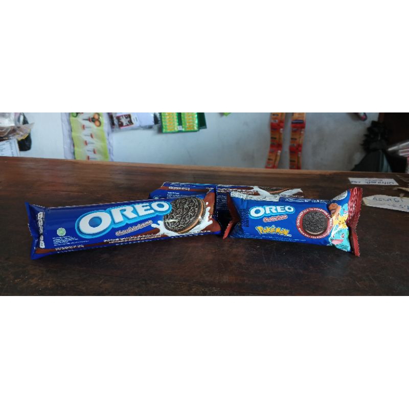 

OREO ROLL CHOCOLATE CREME Biskuit Sanwith Coklat