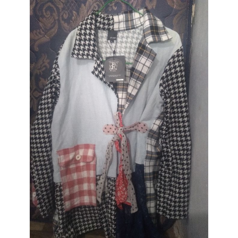 Blazer DFR.CLOTH masih baru belum pernah pakai...ada tag label size XL
