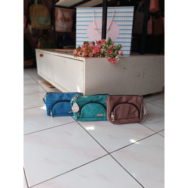 Sling Bag Dyril Rumah Warna
