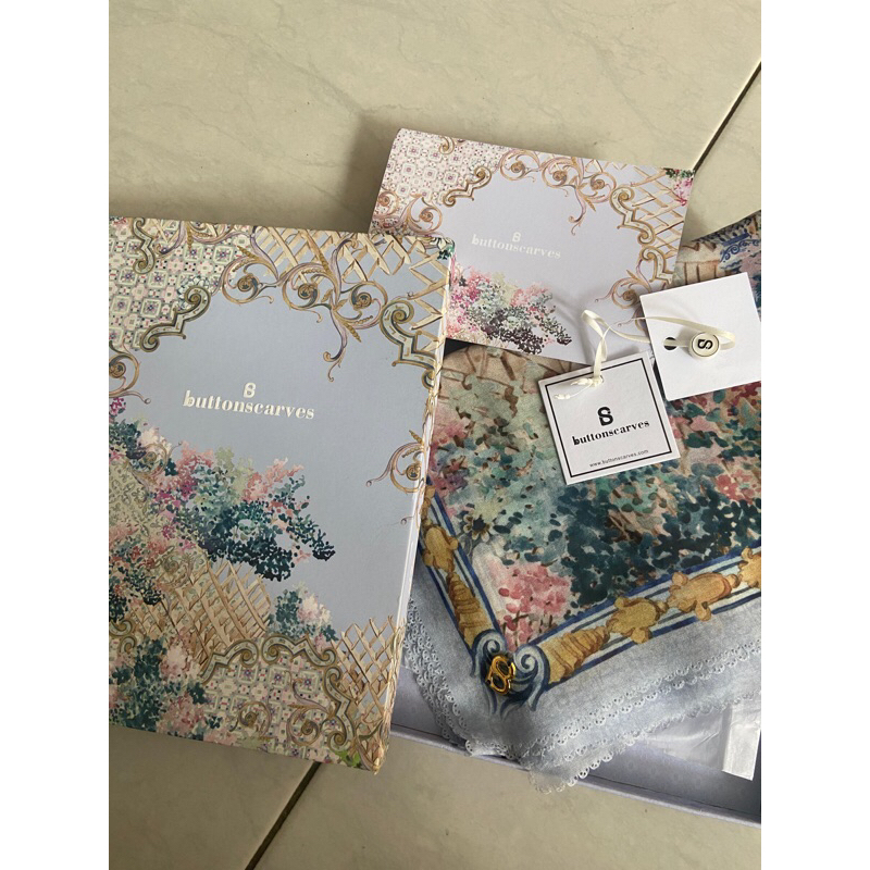 Buttonscraves sevilla (Preloved)