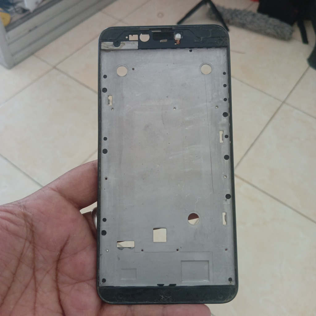 Frame Bezzel Tatakan LCD Wiko Upulse Tulang LCD Wiko U Pulse Original Ori Copotan Speaker Telinga Ea