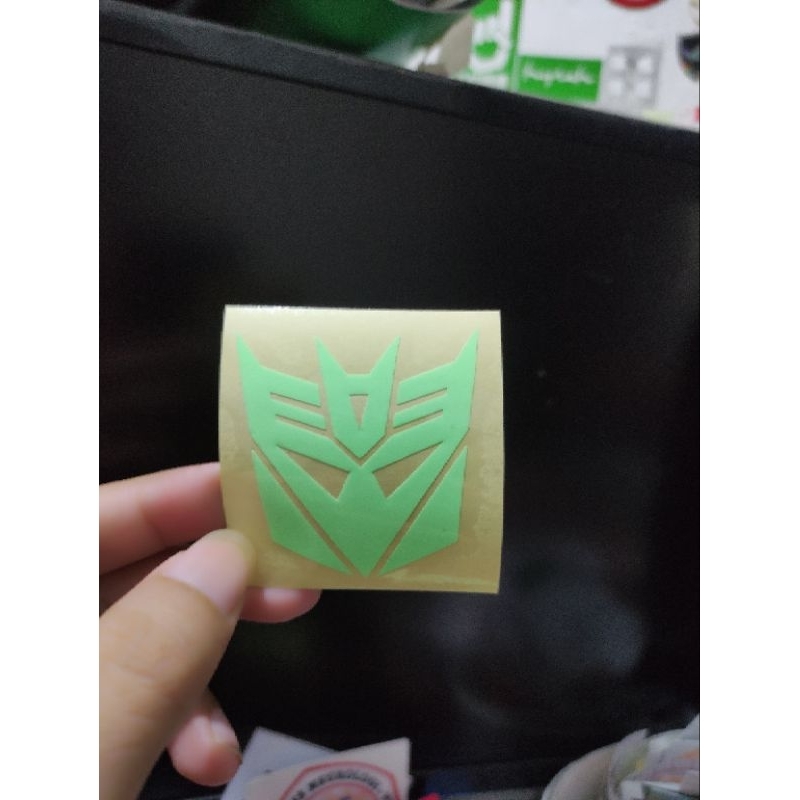

Stiker logo decepticon glow in the dark