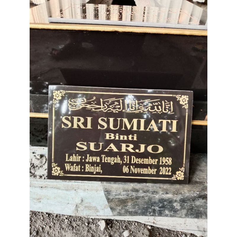 RB Nama Nisan Kuburan Granit 20X30 Cetakan Rapih