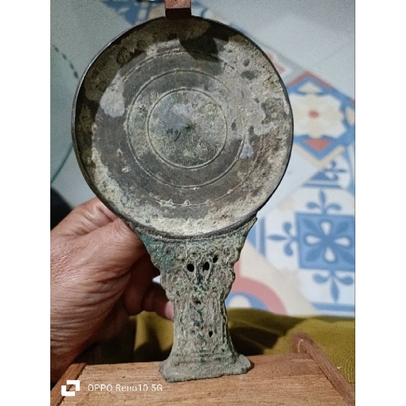 cermin perunggu kuno barang temuan