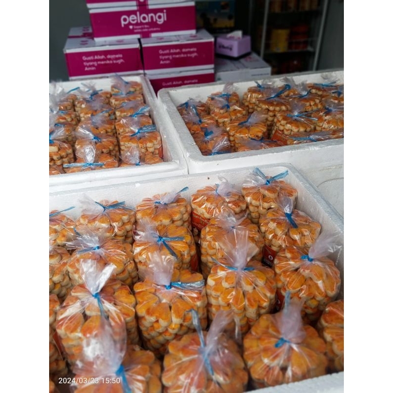 

Kue kacang 500 gram/kemasan snack & camilan si teteh